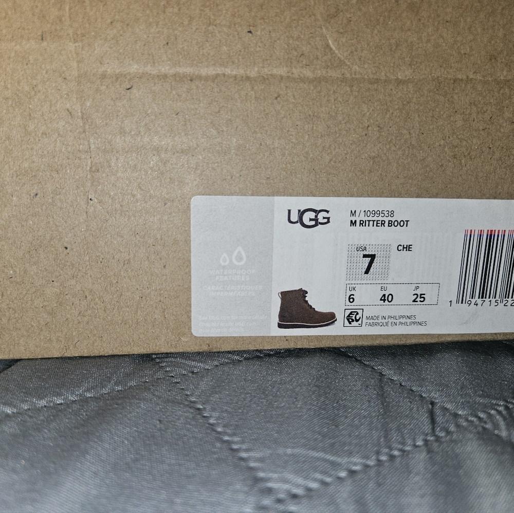 UGG Mens Ritter Boots - Picture 7 of 9